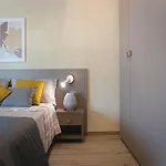Modern In With Shared Garden *