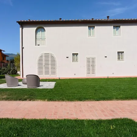 Modern In With Shared Garden Agliana